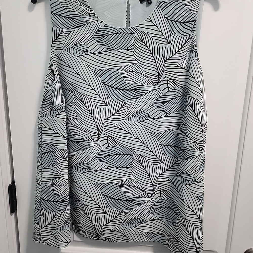 Pleione White and Black Leaf-Print Sleeveless Blouse